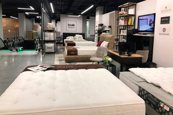 о компании Паркет на диване